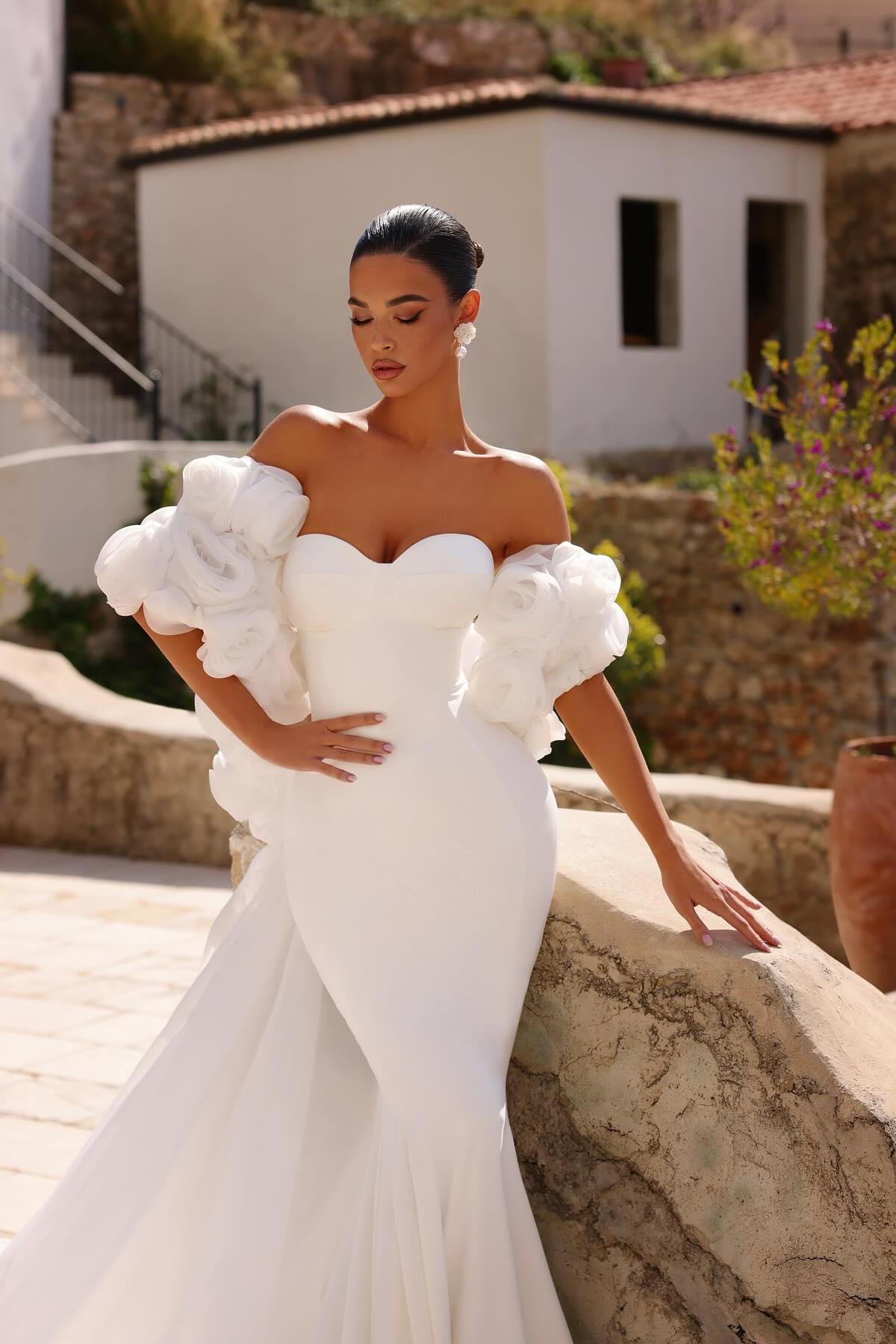 Sweetheart Satin Wedding Dress Mermaid Bridal Gown with Detachable Sleeves