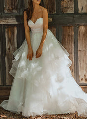 Sweetheart Sleeveless Tulle Wedding Dress with Appliques Lace