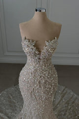 Sweetheart Wedding Dress Long Mermaid Sleeveless Beaded Lace Bridal Gown