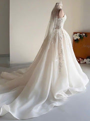 Tulle Ball Gown Wedding Dress with Sweetheart Neckline and Lace Appliques