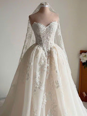 Tulle Ball Gown Wedding Dress with Sweetheart Neckline and Lace Appliques