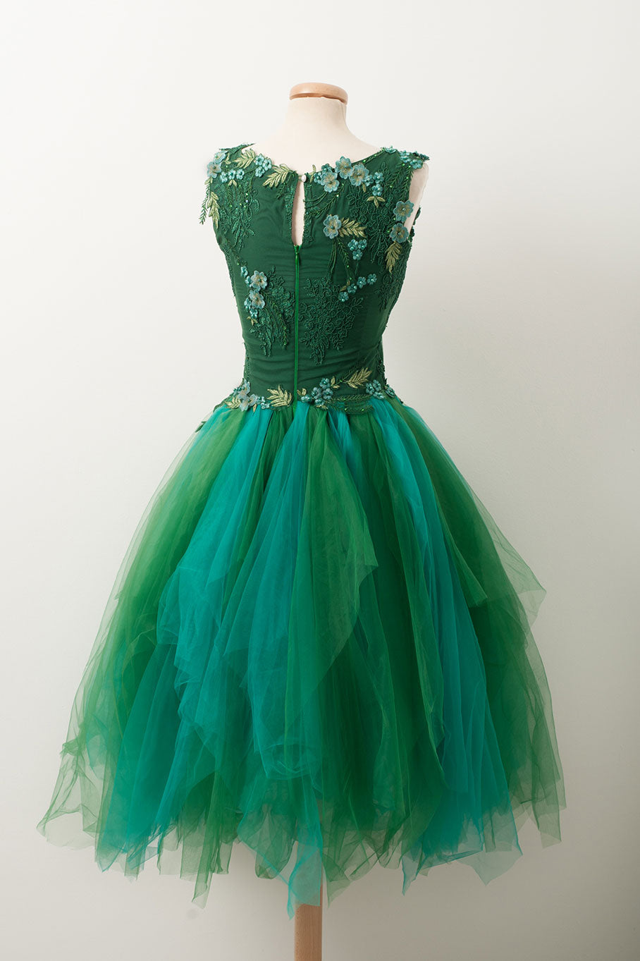 Unique Homecoming Dress V Neck Green Tulle Lace Short Party Cocktail Dress