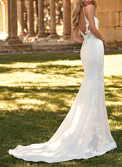 V Neck Sleeveless Court Train Elegant Wedding Dress With Appliques Lace