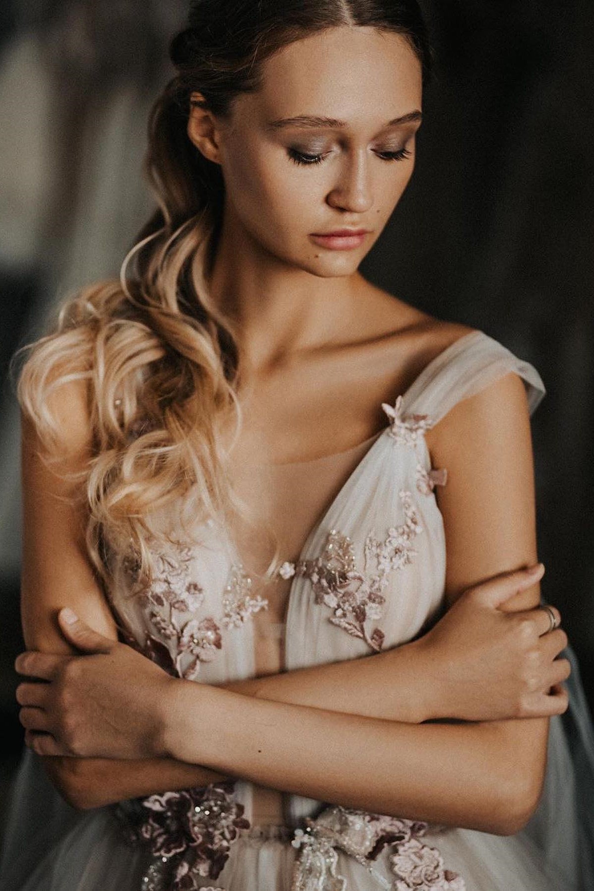 V Neck Tulle Ivory Wedding Dress A Line Bridal Gown with Watteau Train