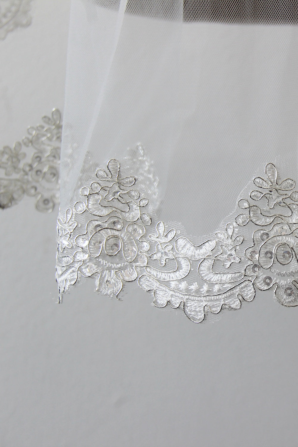 White Short Wedding Veil with Lace