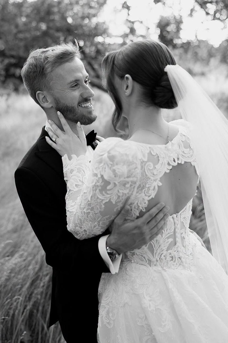 White Tulle A-Line Wedding Dress with Scoop Neck and Lace Appliques