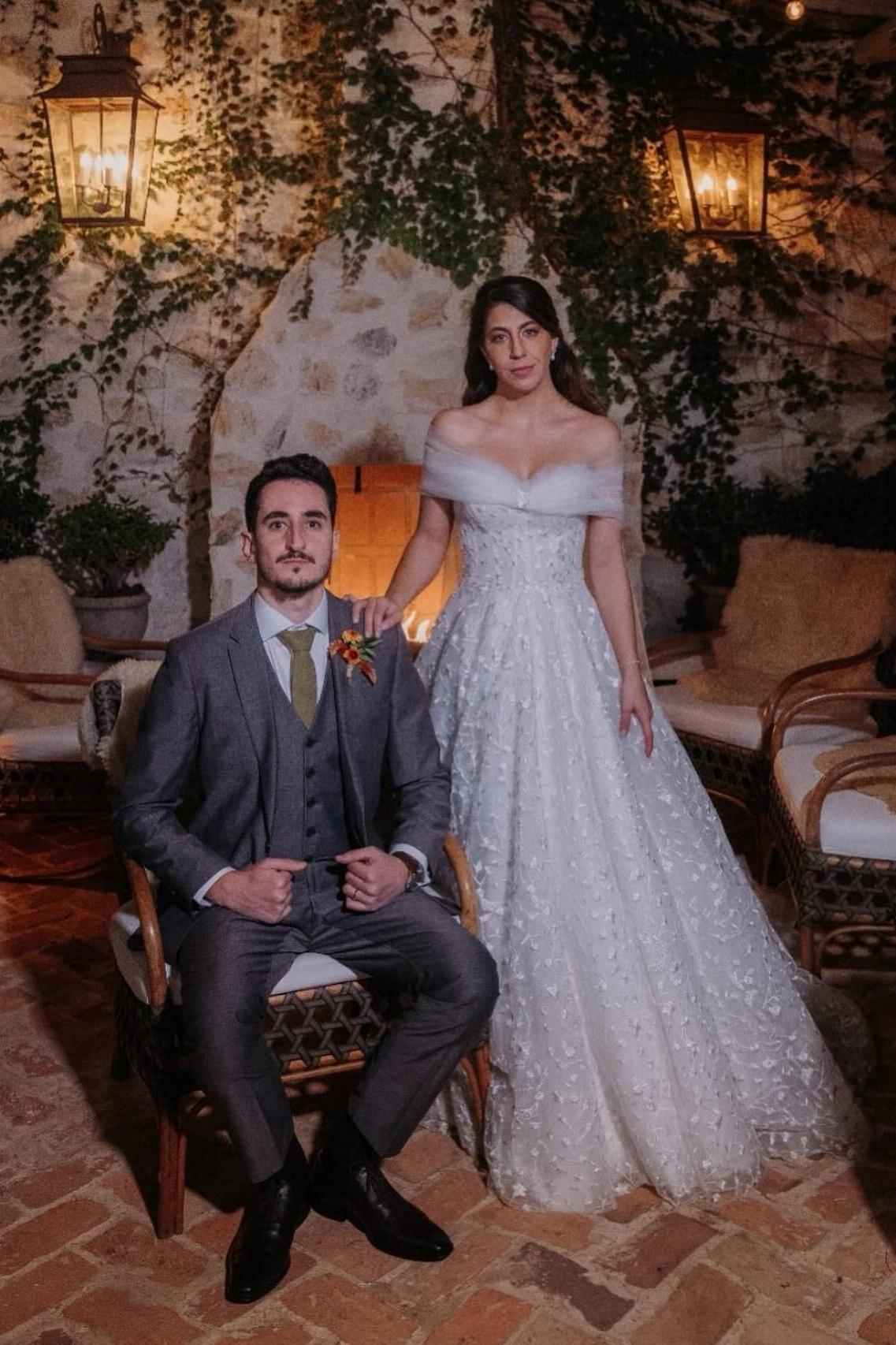 White Wedding Dress A Line Lace Strapless Off The Shoulder Sleeveless Ball Gown Tulle Bridal Gown