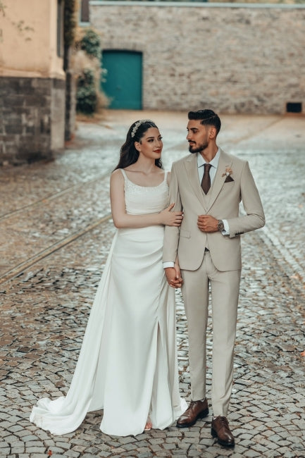 White Wedding Dress A Line Spaghetti Strap Square Sleeveless Ruffle Sweep Train Satin Bridal Gown With Slit