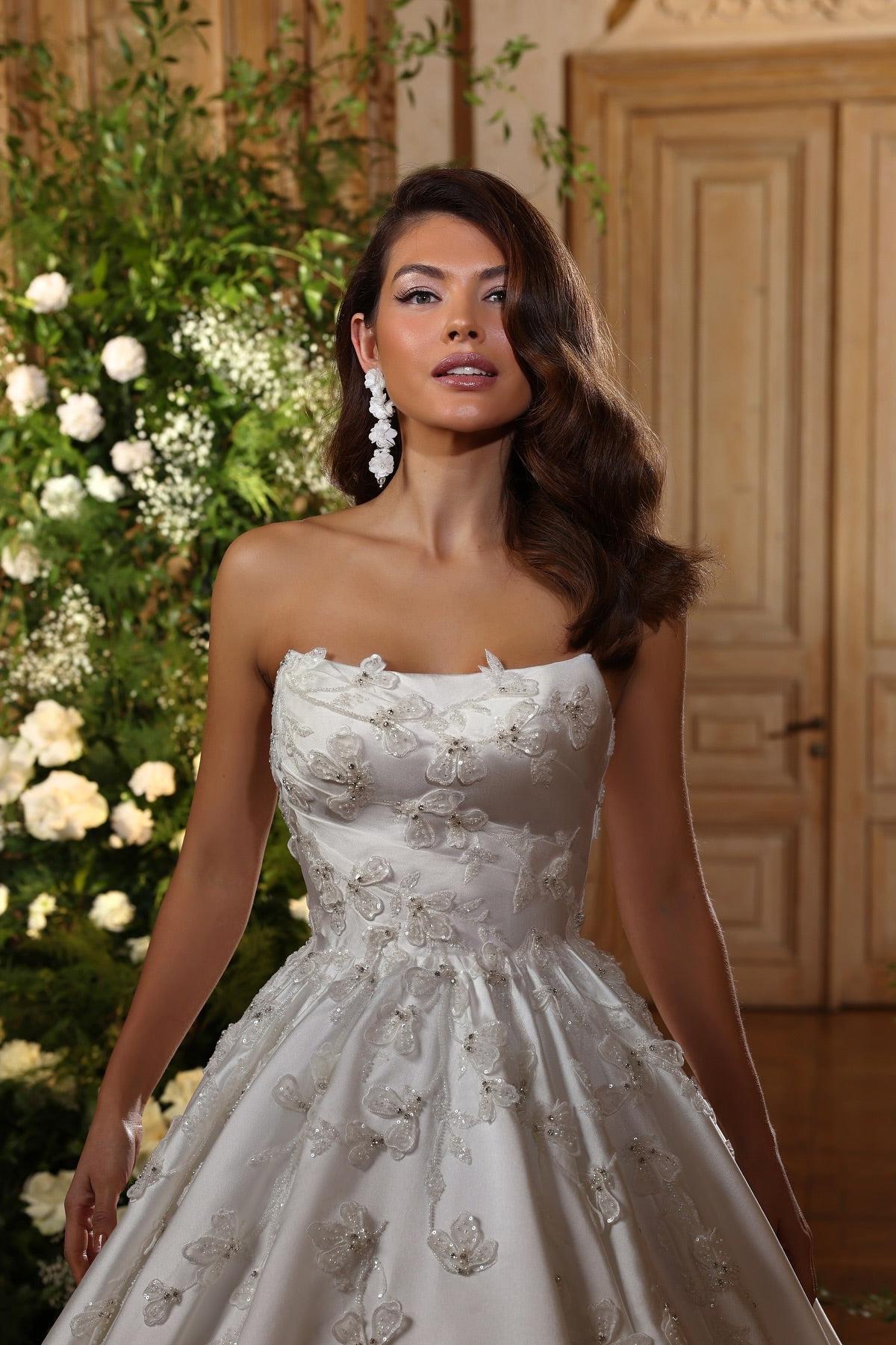 White Wedding Dress A Line Strapless Beaded Ball Gown Sleeveless Cathedral Train Satin Bridal Gown With 3D Flowers