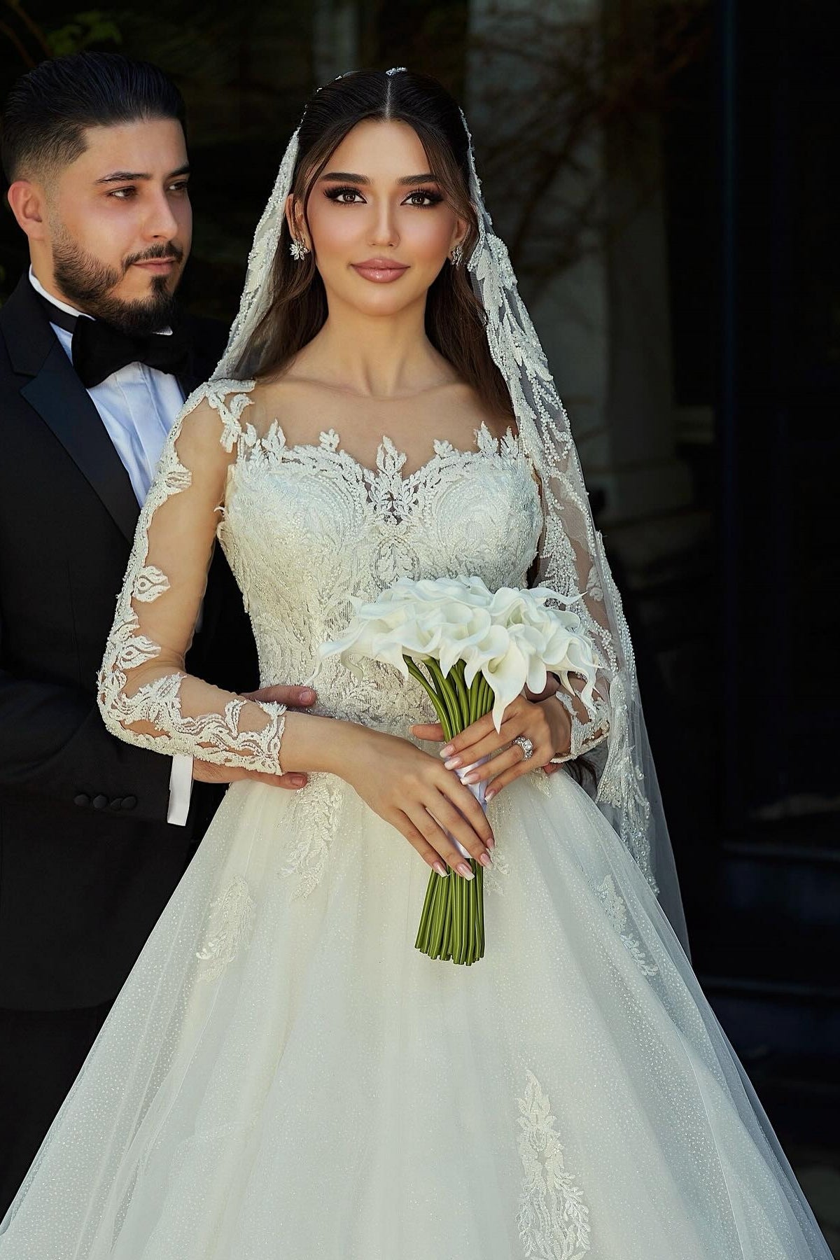 White Wedding Dress A Line Sweetheart Long Sleeves Long Tulle Bridal Gown With Appliques