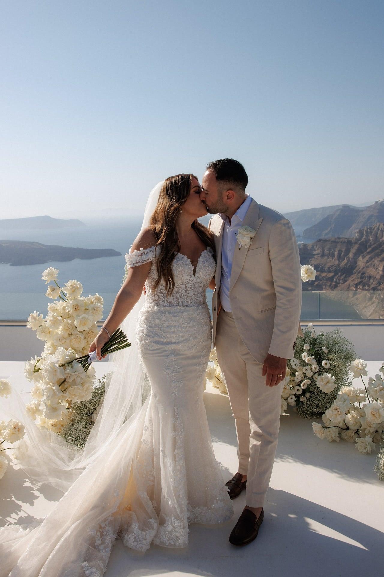 White Wedding Dress Mermaid Sweetheart Off The Shoulder Sleeveless Sweep Train Tulle Bridal Gown With Appliques