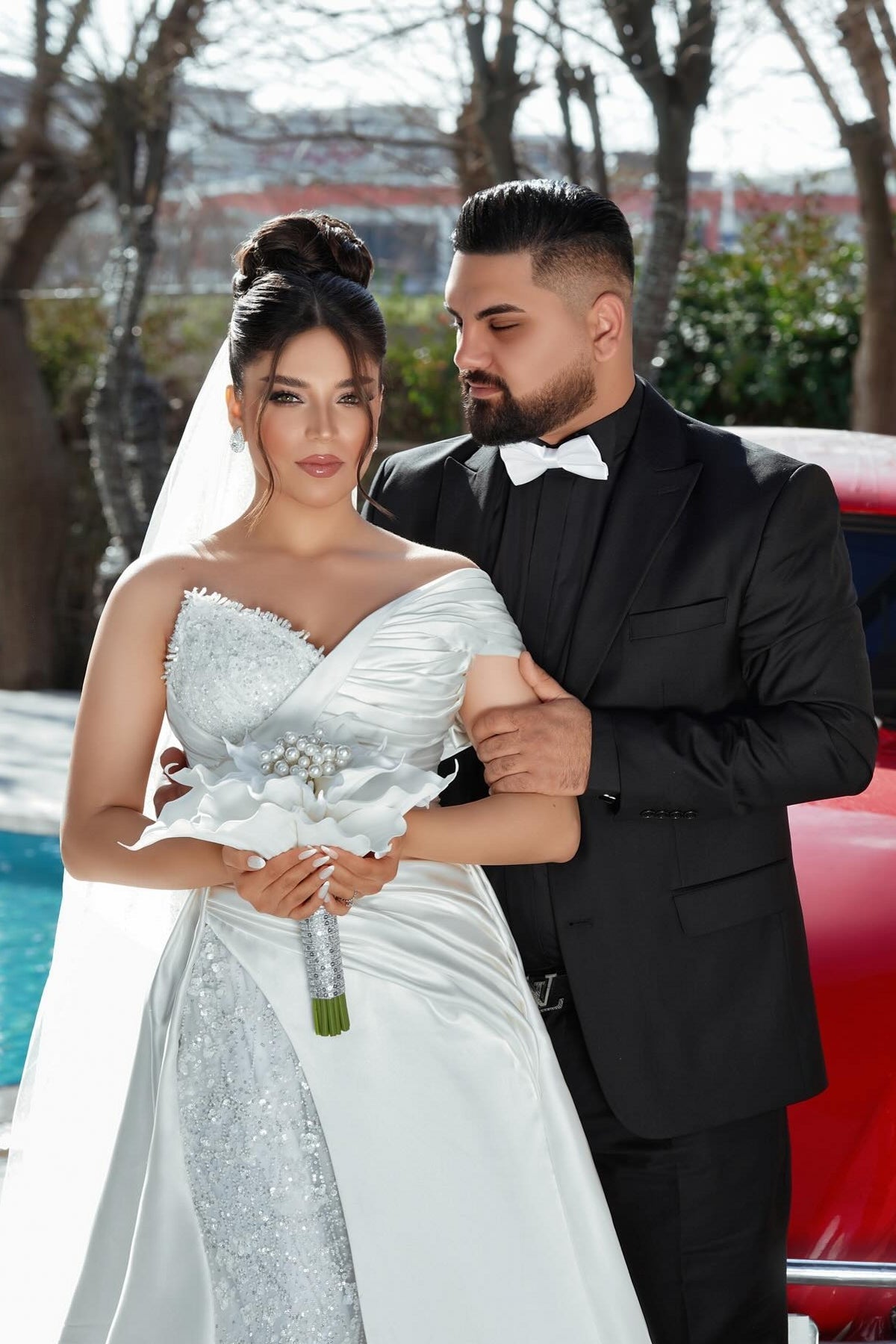 White Wedding Dress Mermaid Sweetheart One Shoulder Sleeveless Sequined Lace Panel Train Satin Bridal Gown With Appliques