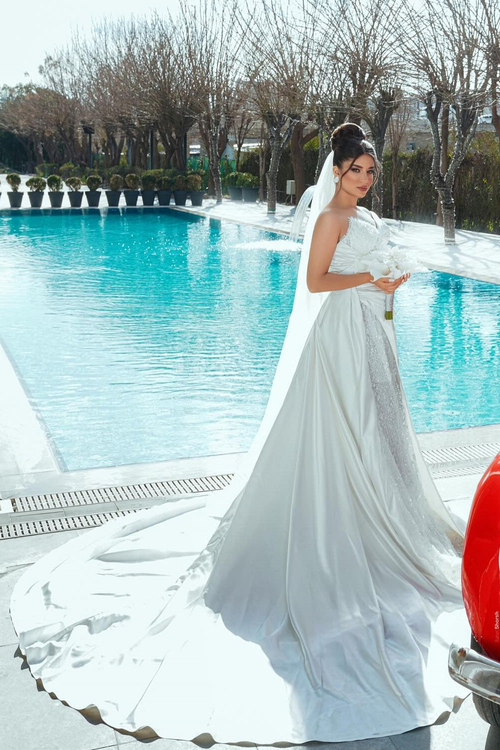 White Wedding Dress Mermaid Sweetheart One Shoulder Sleeveless Sequined Lace Panel Train Satin Bridal Gown With Appliques