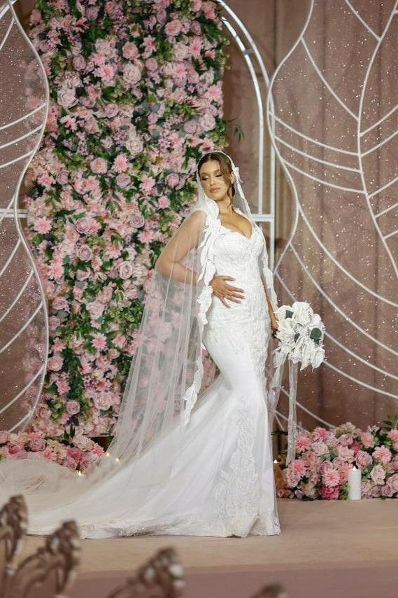 White Wedding Dress Mermaid V Neck Sleeveless Beaded Sweep Train Tulle Bridal Gown With Appliques