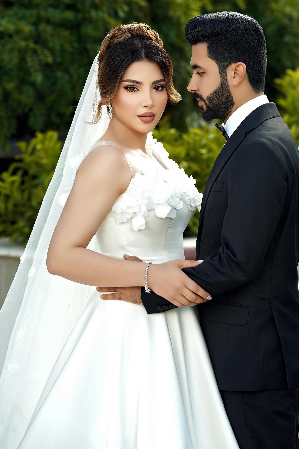 White Wedding Dress One Shoulder Sleeveless Sweep Train Ball Gown Long Satin Bridal Gown With 3D Flowers