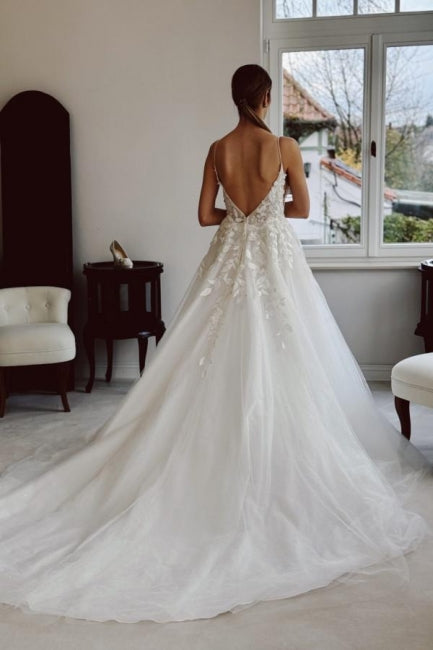 White Wedding Dress Spaghetti Strap Sleeveless Beaded Cathedral Train Lace Long Tulle Bridal Gown