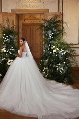 White Wedding Dress Sweetheart Ball Gown Illusion Sleeveless Sweep Train Tulle Bridal Gown With Rhinestones