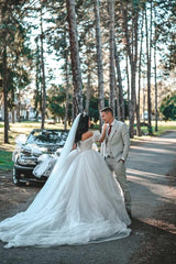 White Wedding Dress Sweetheart Ball Gown Off The Shoulder Sleeveless Cathedral Train Ruffles Tulle Bridal Gown
