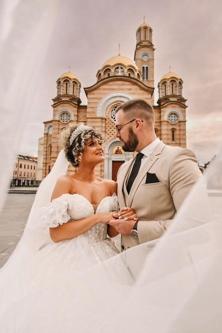 White Wedding Dress Sweetheart Off The Shoulder Ball Gown Beaded Lace Sleeveless Cathedral Train Tulle Bridal Gown