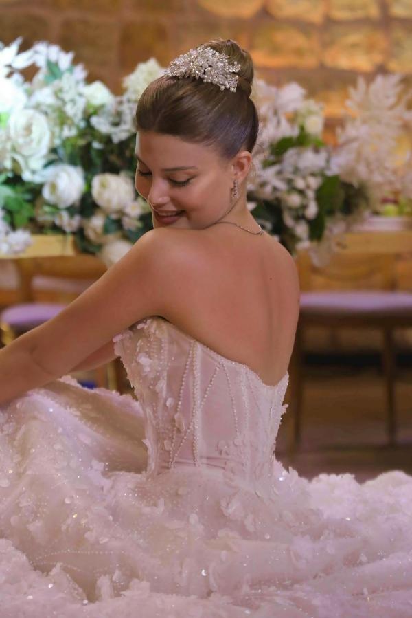 White Wedding Dress Sweetheart Off The Shoulder Sleeveless Sequined Beaded Ball Gown Long Tulle Bridal Gown With Pearls And Appliques