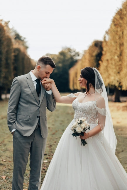 White Wedding Dress Sweetheart Spaghetti Strap Off The Shoulder Sleeveless Lace Ball Gown Long Tulle Bridal Gown With Appliques