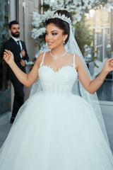 White Wedding Dress Sweetheart Spaghetti Strap Sleeveless Ball Gown Tulle Bridal Gown With Pearls And Appliques