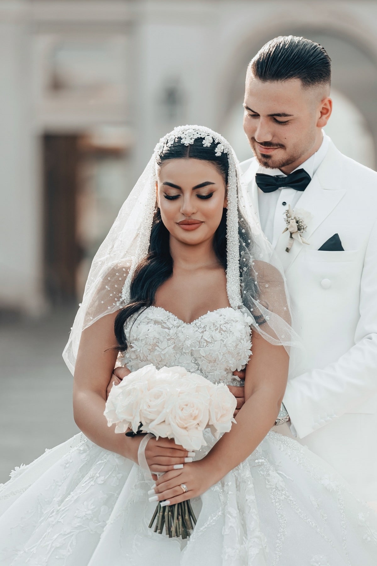 White Wedding Dress Sweetheart Spaghetti Strap Sleeveless Sequined Ball Gown Long Tulle Bridal Gown With Appliques