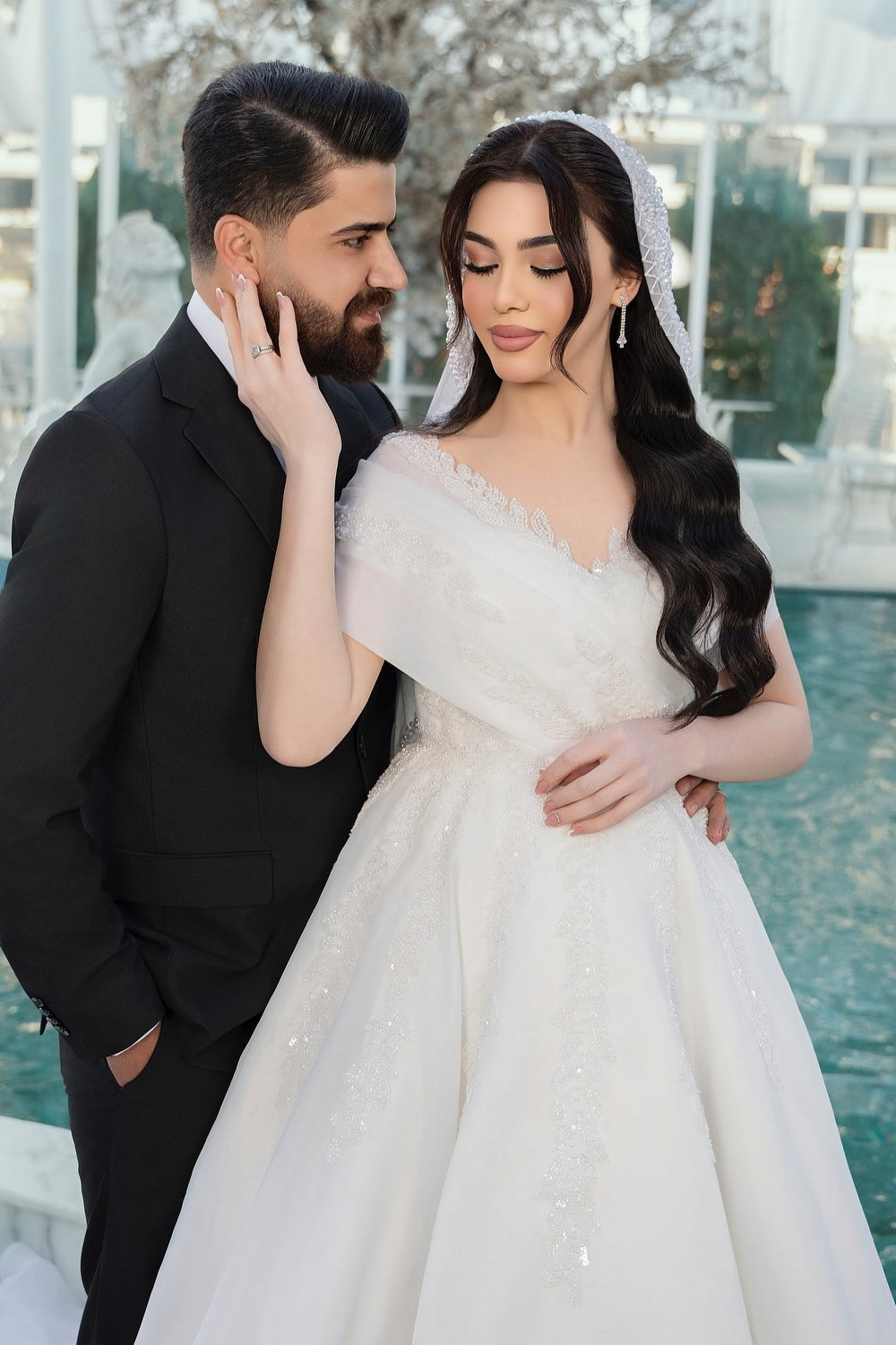 White Wedding Dress V Neck Off The Shoulder Sleeveless Sequined Long Chiffon Bridal Gown With Appliques