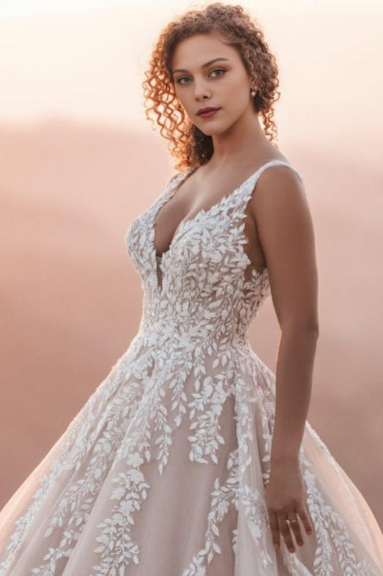 White Wedding Dress V Neck Spaghetti Strap A Line Sleeveless Backless Tulle Long Lace Bridal Gown With Appliques