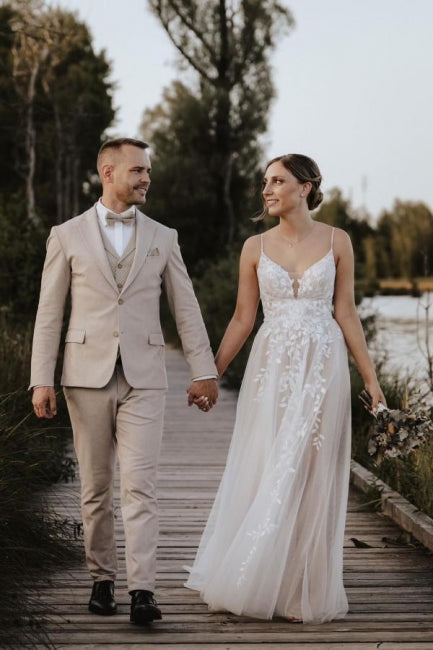 White Wedding Dress V Neck Spaghetti Strap A Line Sleeveless Sweep Train Tulle Bridal Gown With Appliques