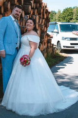 Dressystars A Line Plus Size Wedding Dress Off the Shoulder Lace Up Bridal Gown